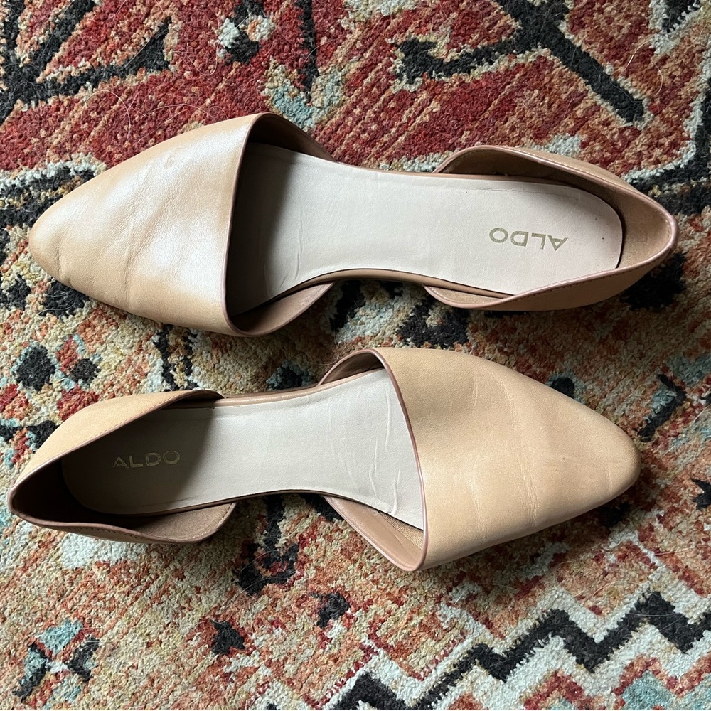 Aldo Beige Flats Size 10